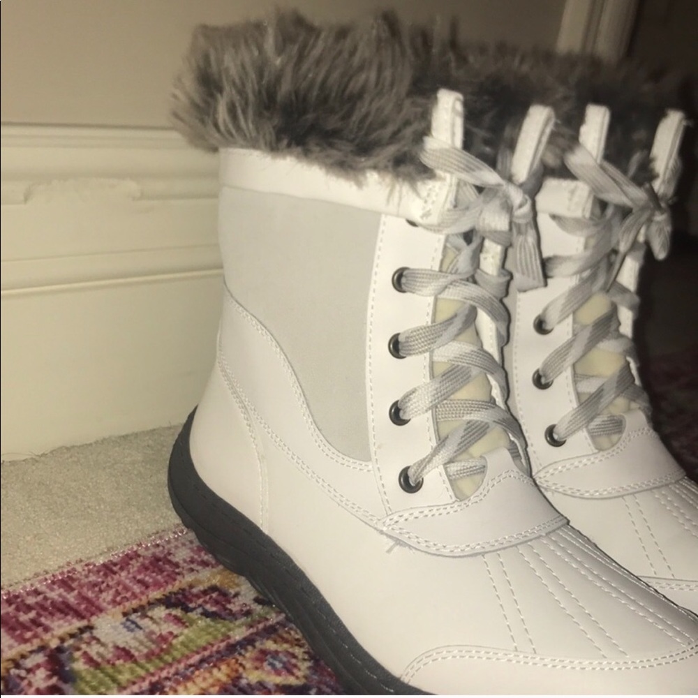 NEVER WORN white furry snow boots